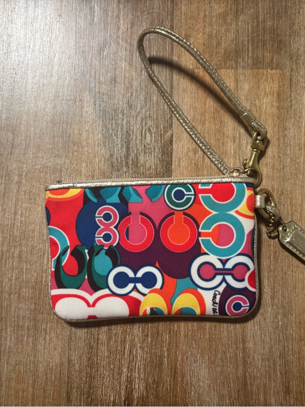 Rare Coach Multicolor Signature Circle Print Poppy Wristlet with Gold Accent - Picture 2 of 2